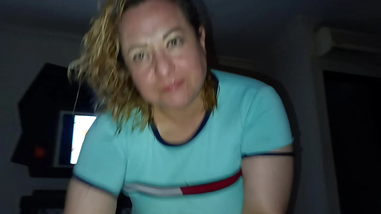 Mi Vecina Me Da Una Mamada Y Luego Pide Que Se La Meta